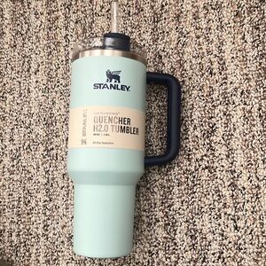 NWT and box, 40 oz Stanley